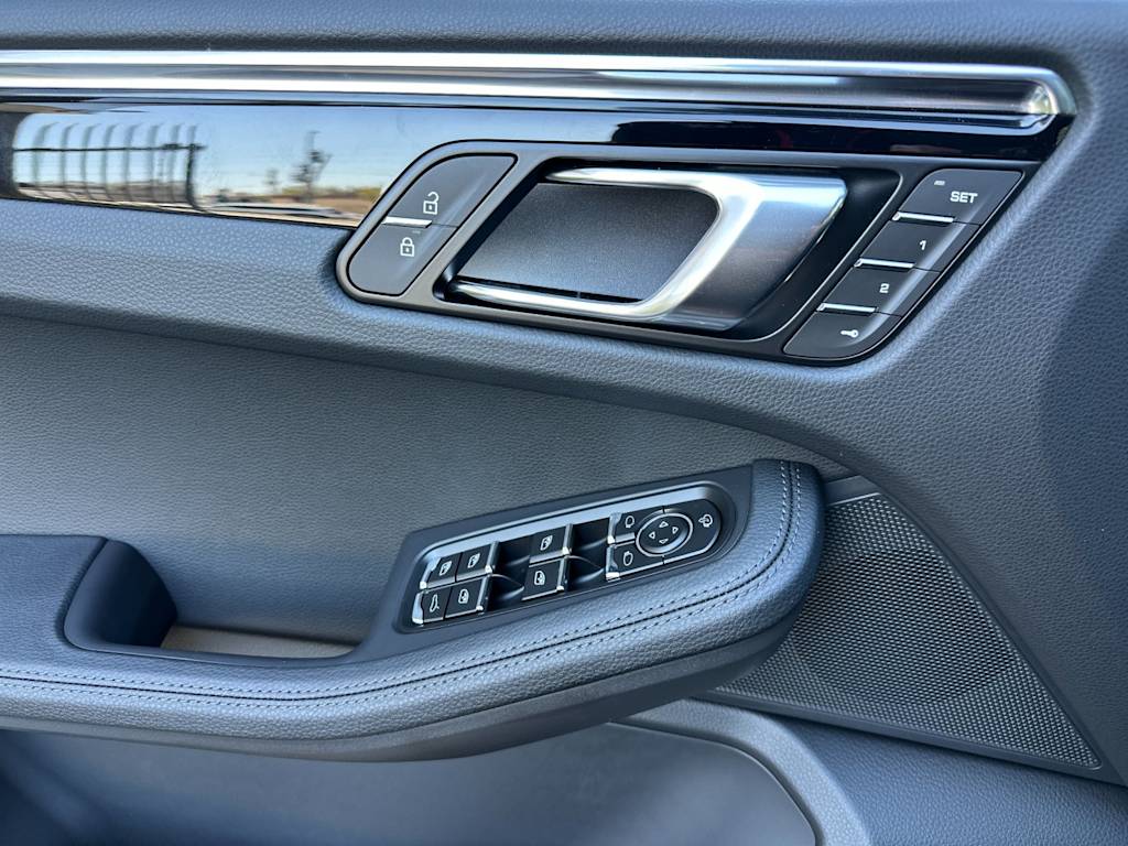 Thumbnail: 2026 Porsche Macan - 22