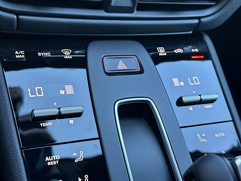 Thumbnail: 2026 Porsche Macan - 15