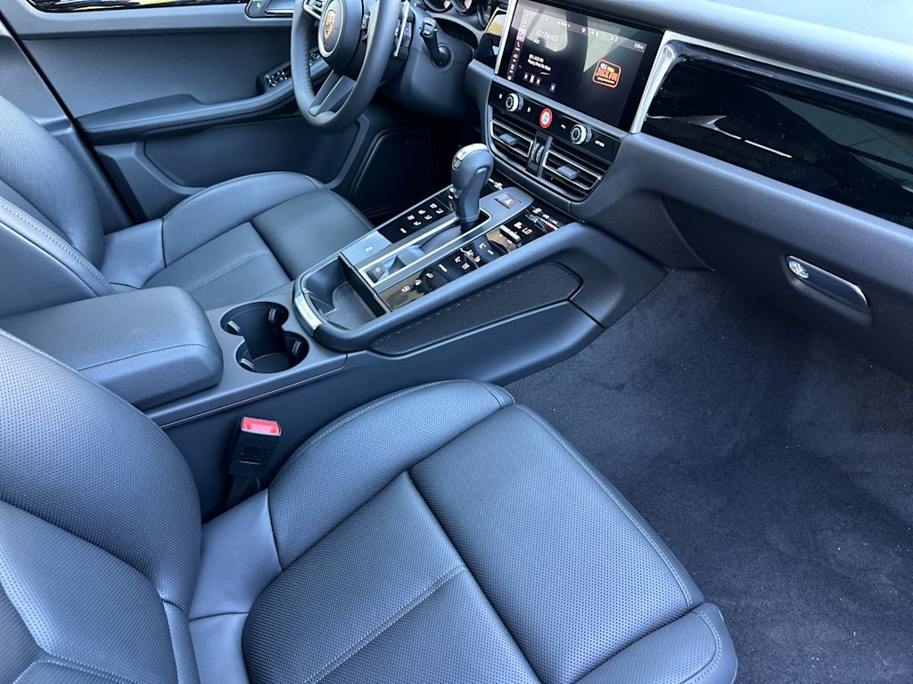 Thumbnail: 2026 Porsche Macan - 11