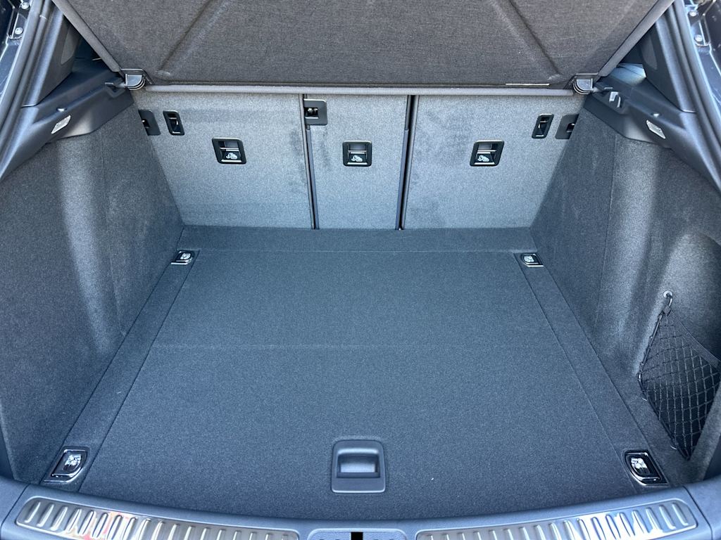 Thumbnail: 2026 Porsche Macan - 17