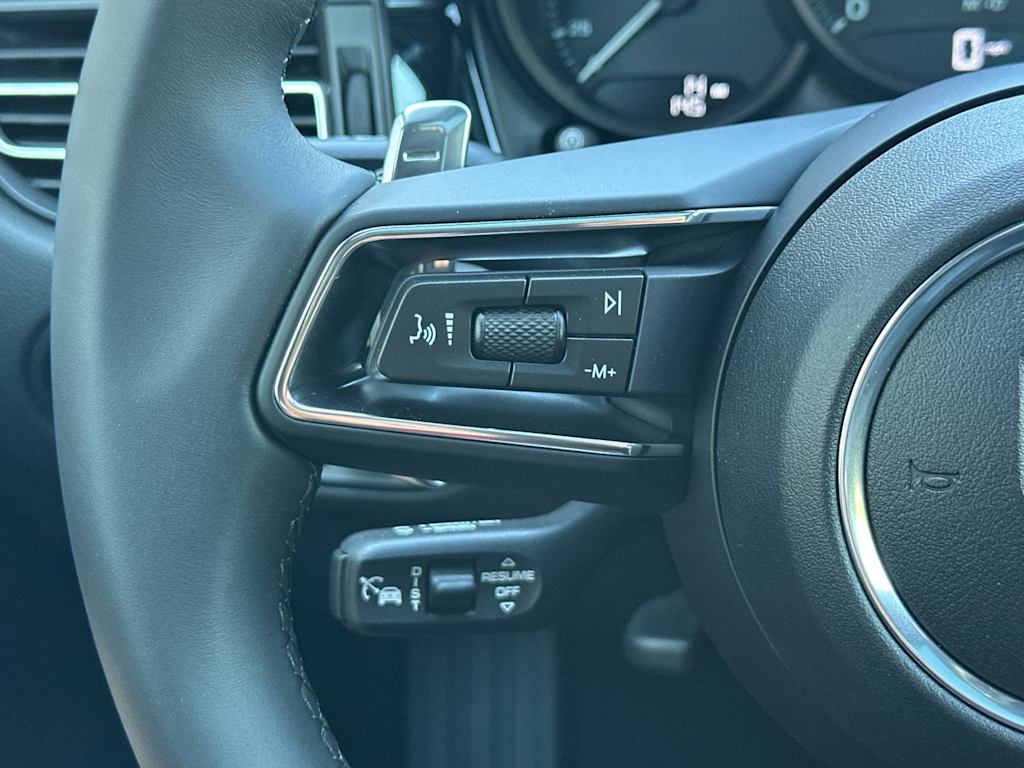 Thumbnail: 2026 Porsche Macan - 31