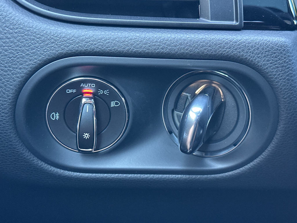 Thumbnail: 2026 Porsche Macan - 33