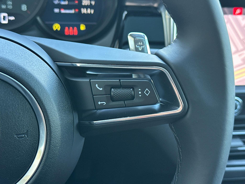 Thumbnail: 2026 Porsche Macan - 32