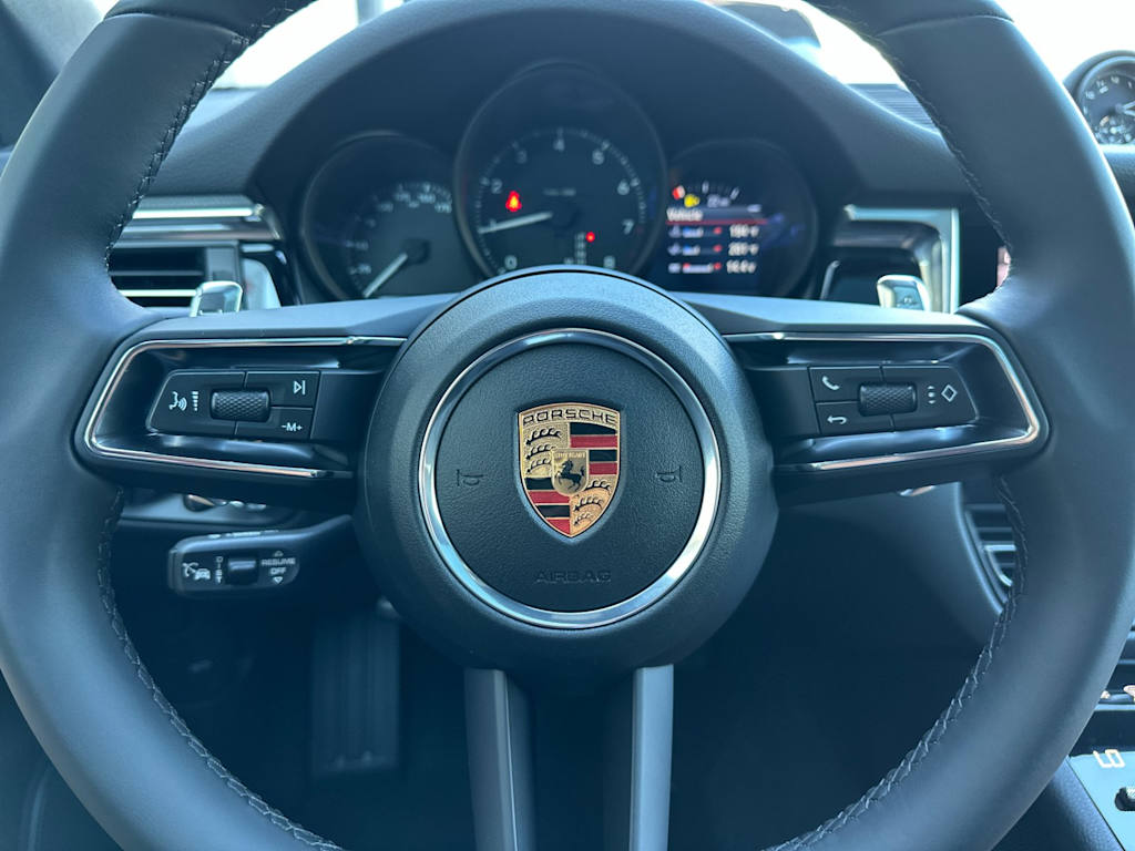 Thumbnail: 2026 Porsche Macan - 30