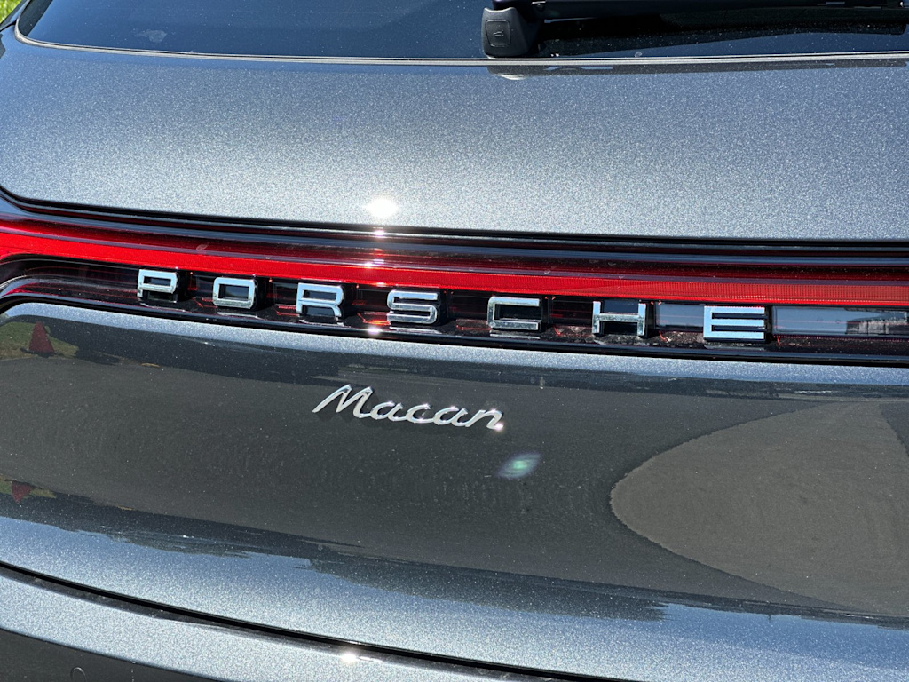 Thumbnail: 2026 Porsche Macan - 7