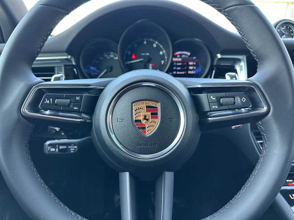 Thumbnail: 2026 Porsche Macan - 30