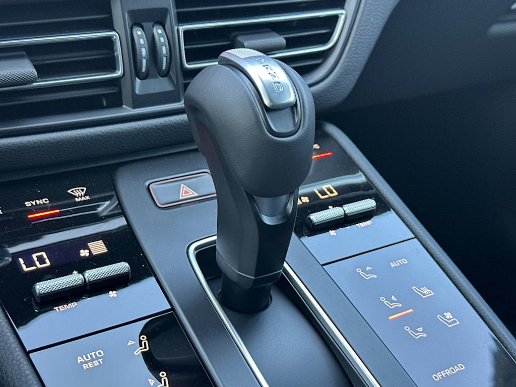Thumbnail: 2026 Porsche Macan - 29