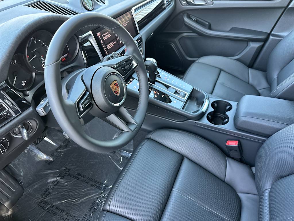 Thumbnail: 2026 Porsche Macan - 10