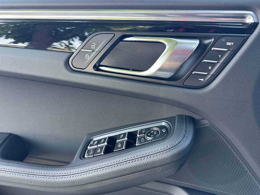 Thumbnail: 2026 Porsche Macan - 22