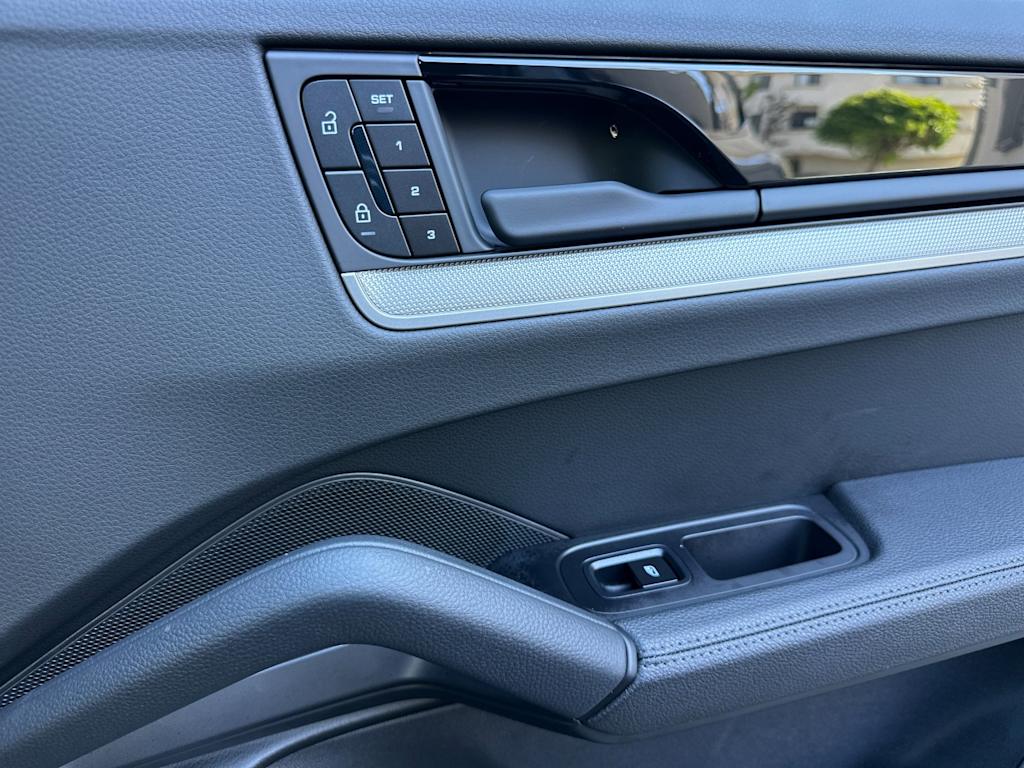 Thumbnail: 2025 Porsche Cayenne - 24