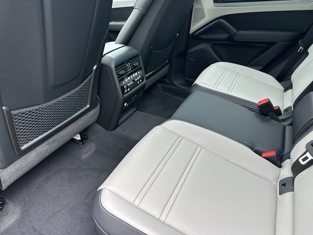 Thumbnail: 2026 Porsche Cayenne - 10