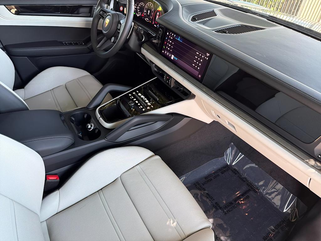 Thumbnail: 2026 Porsche Cayenne - 13