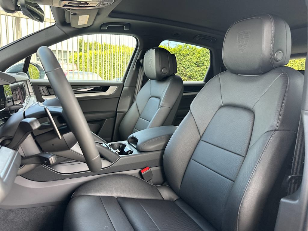 Thumbnail: 2026 Porsche Cayenne - 10