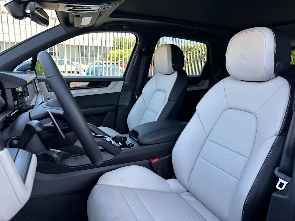 Thumbnail: 2026 Porsche Cayenne - 10