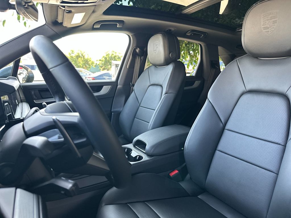Thumbnail: 2026 Porsche Cayenne - 10