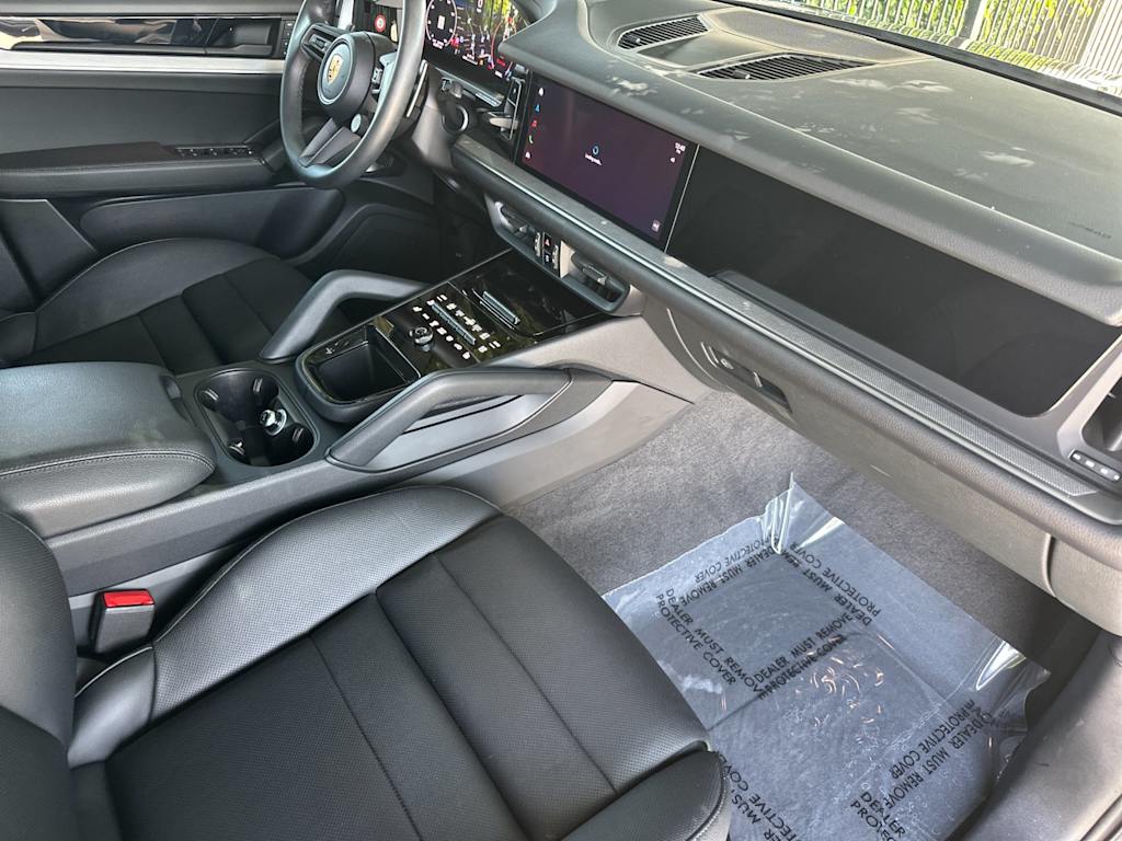 Thumbnail: 2026 Porsche Cayenne - 10