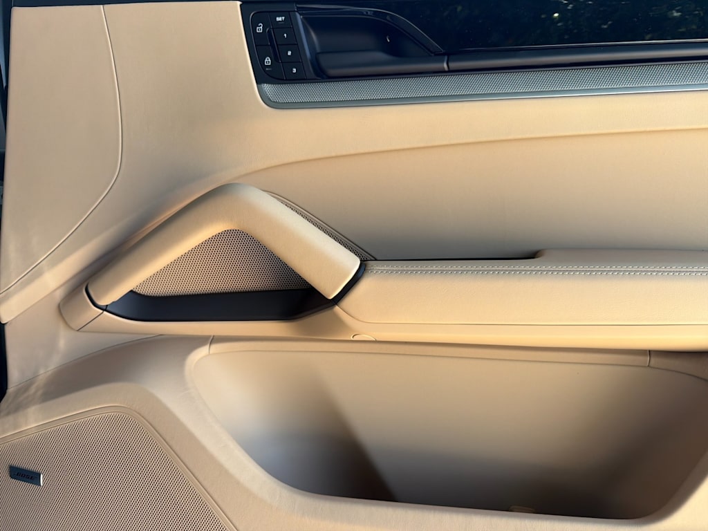 Thumbnail: 2026 Porsche Cayenne - 25
