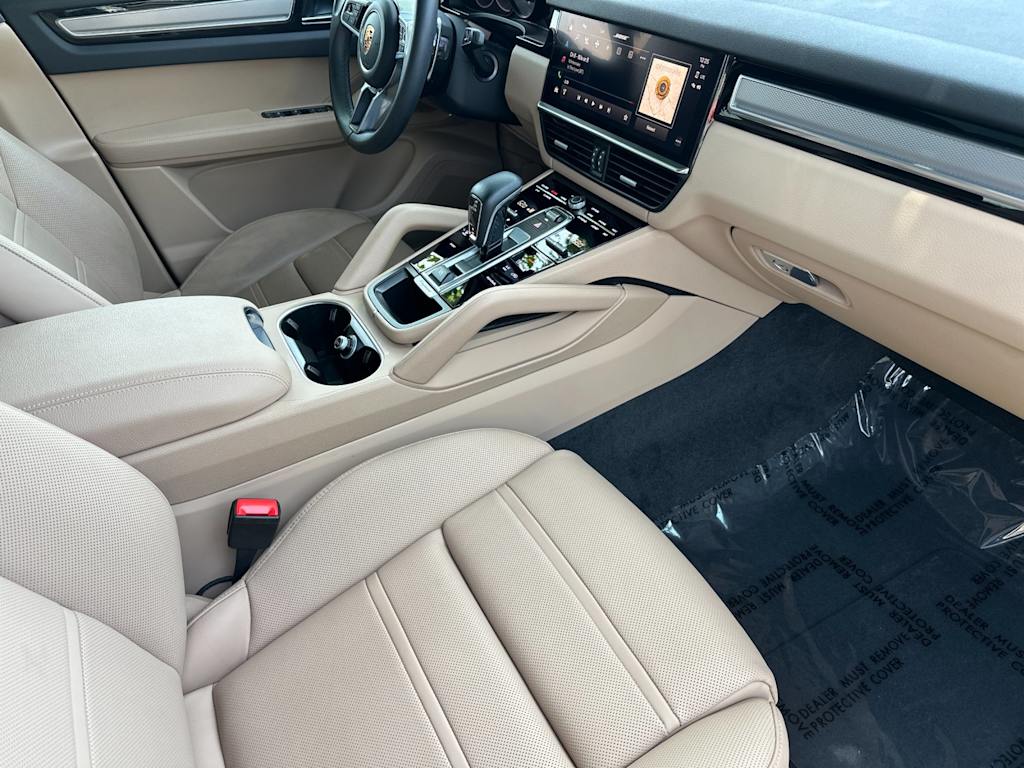 Thumbnail: 2023 Porsche Cayenne - 24