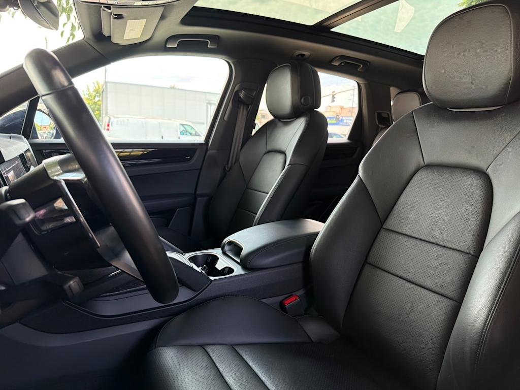 Thumbnail: 2023 Porsche Cayenne - 10