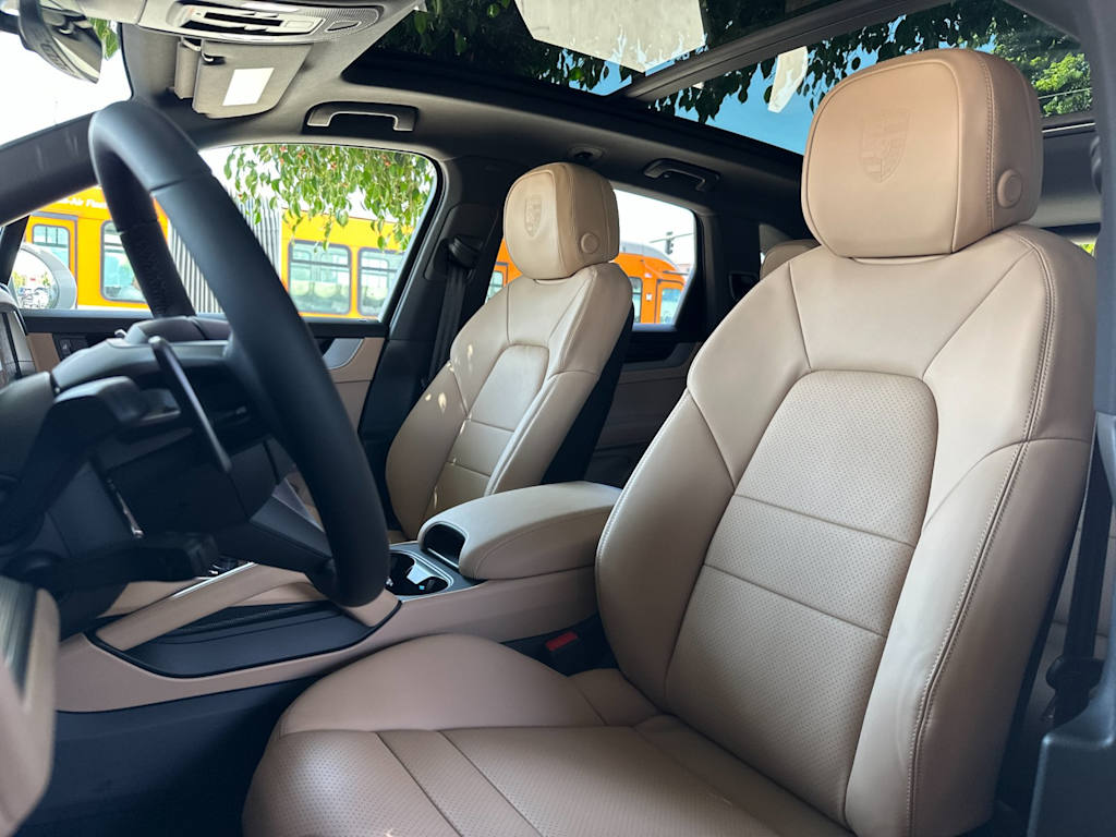 Thumbnail: 2026 Porsche Cayenne - 10