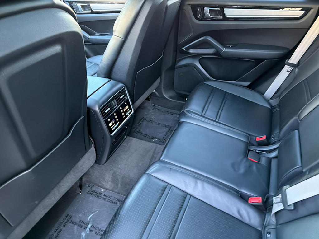 Thumbnail: 2023 Porsche Cayenne - 10