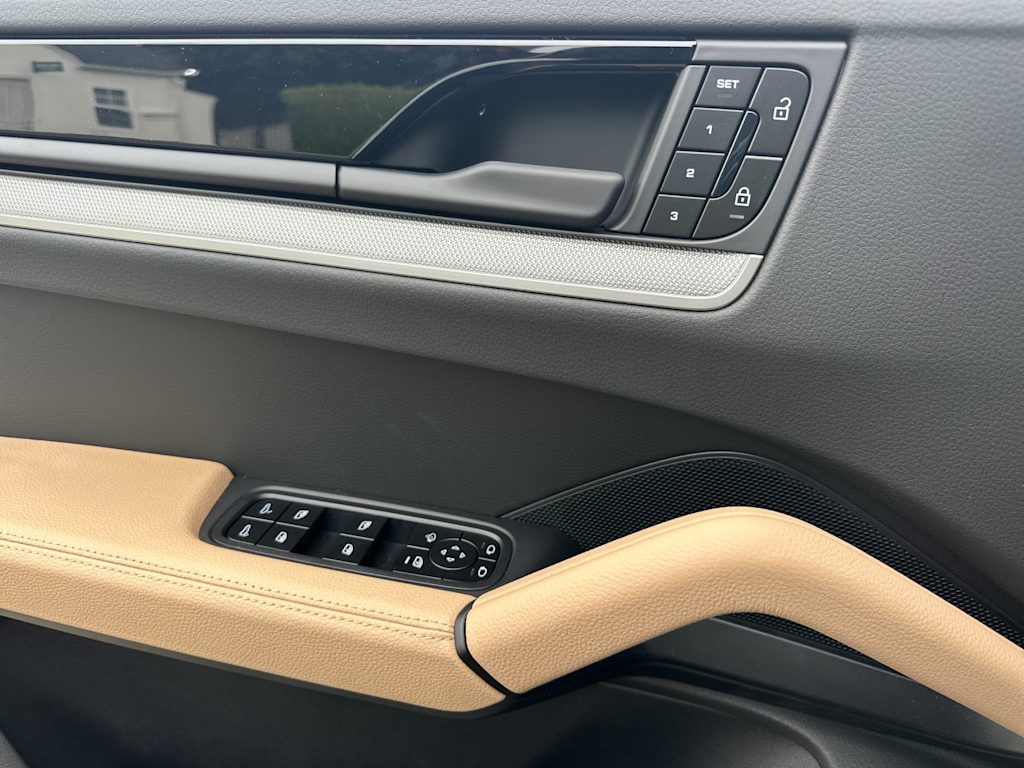Thumbnail: 2026 Porsche Cayenne - 22