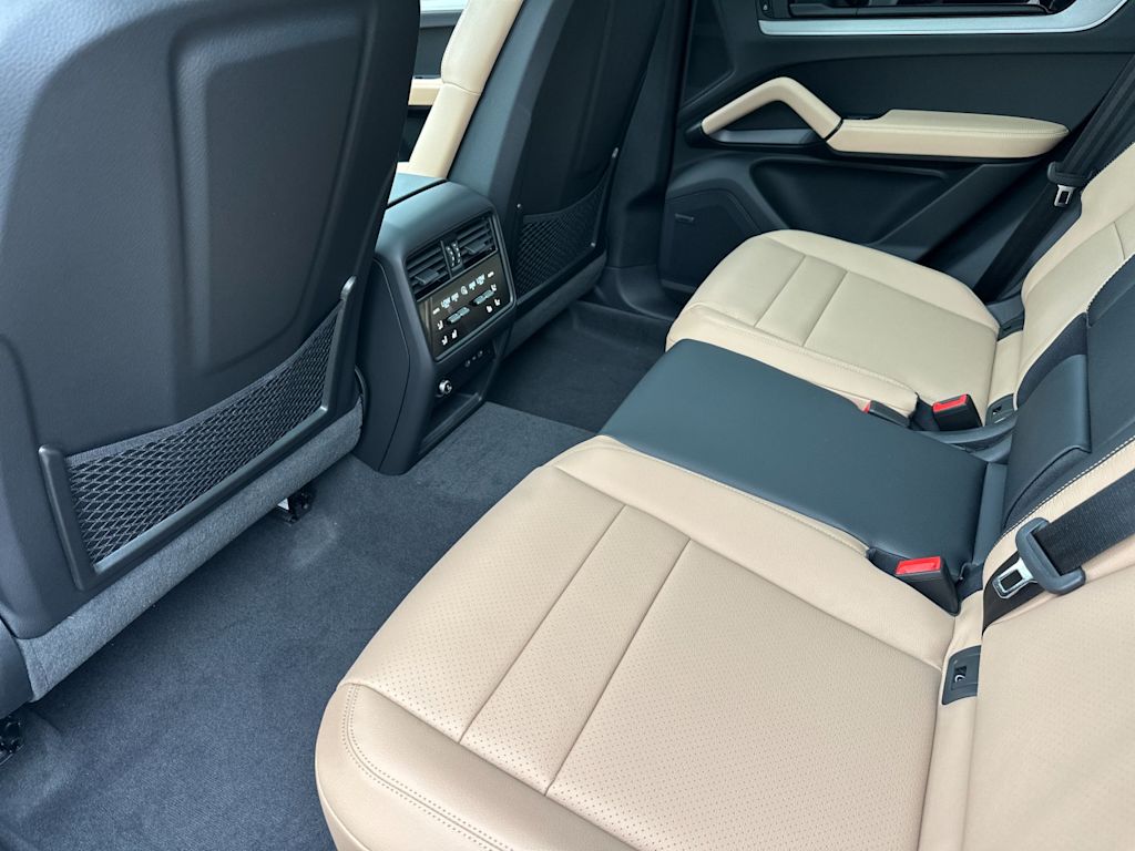 Thumbnail: 2026 Porsche Cayenne - 11