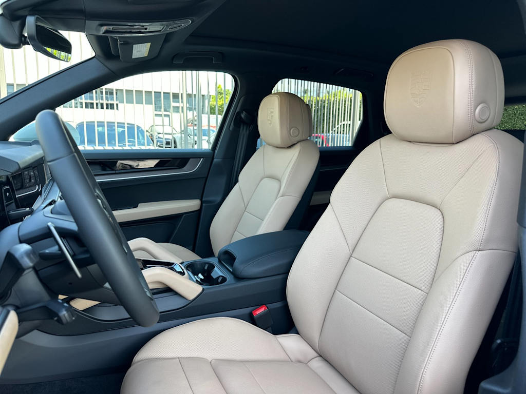 Thumbnail: 2026 Porsche Cayenne - 10