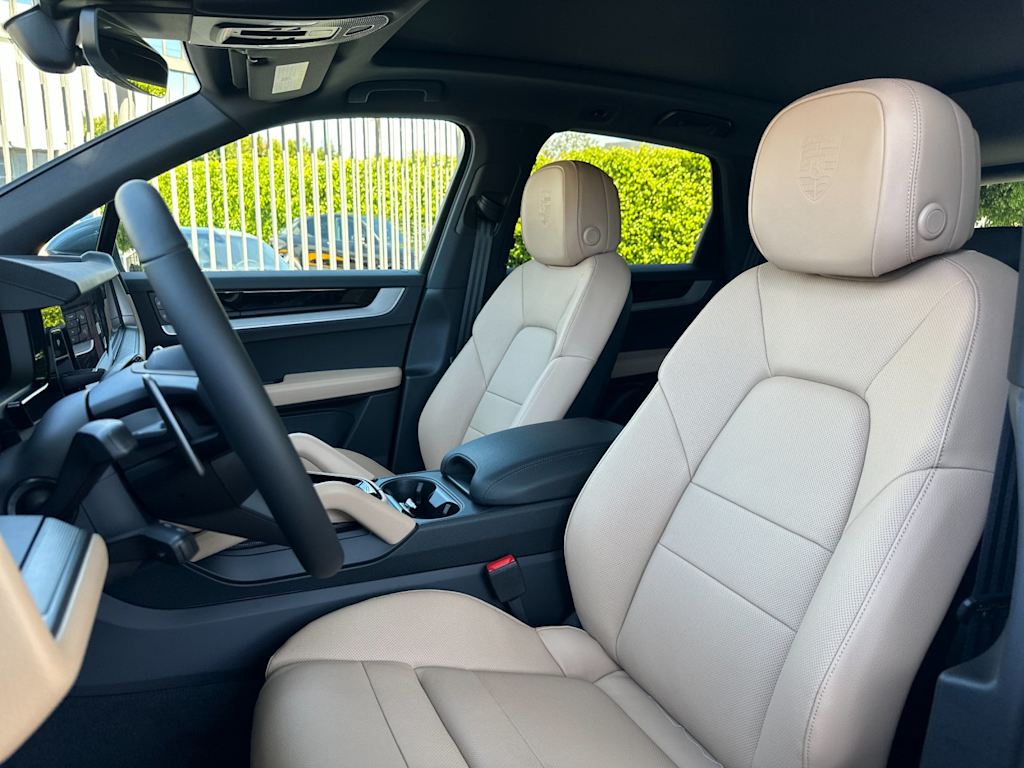 Thumbnail: 2026 Porsche Cayenne - 10