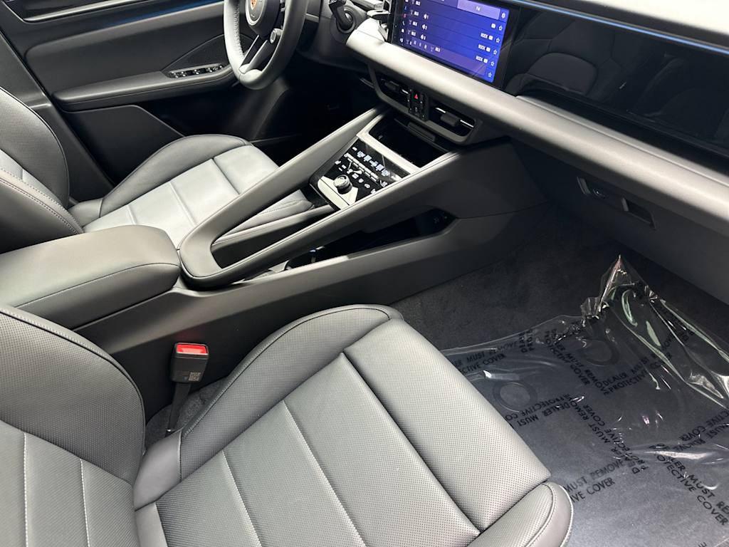 Thumbnail: 2026 Porsche Macan - 14