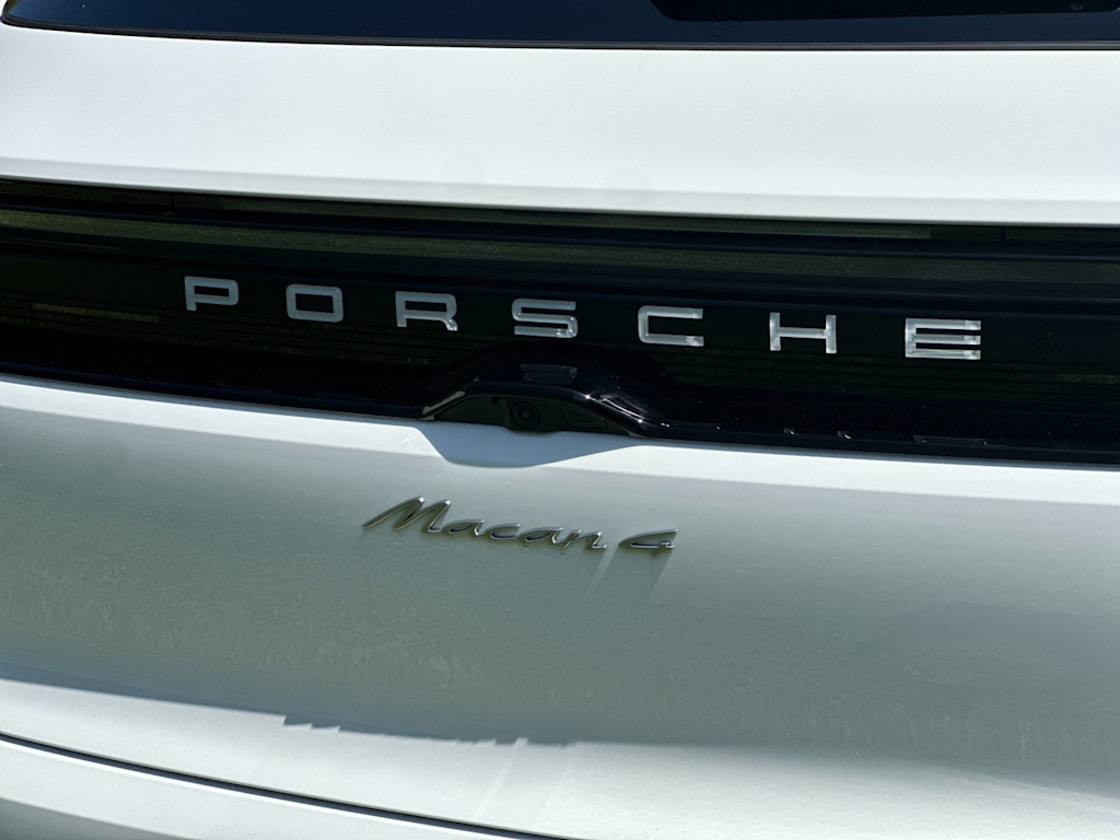 Thumbnail: 2026 Porsche Macan - 7