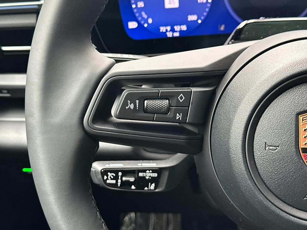 Thumbnail: 2026 Porsche Macan - 32
