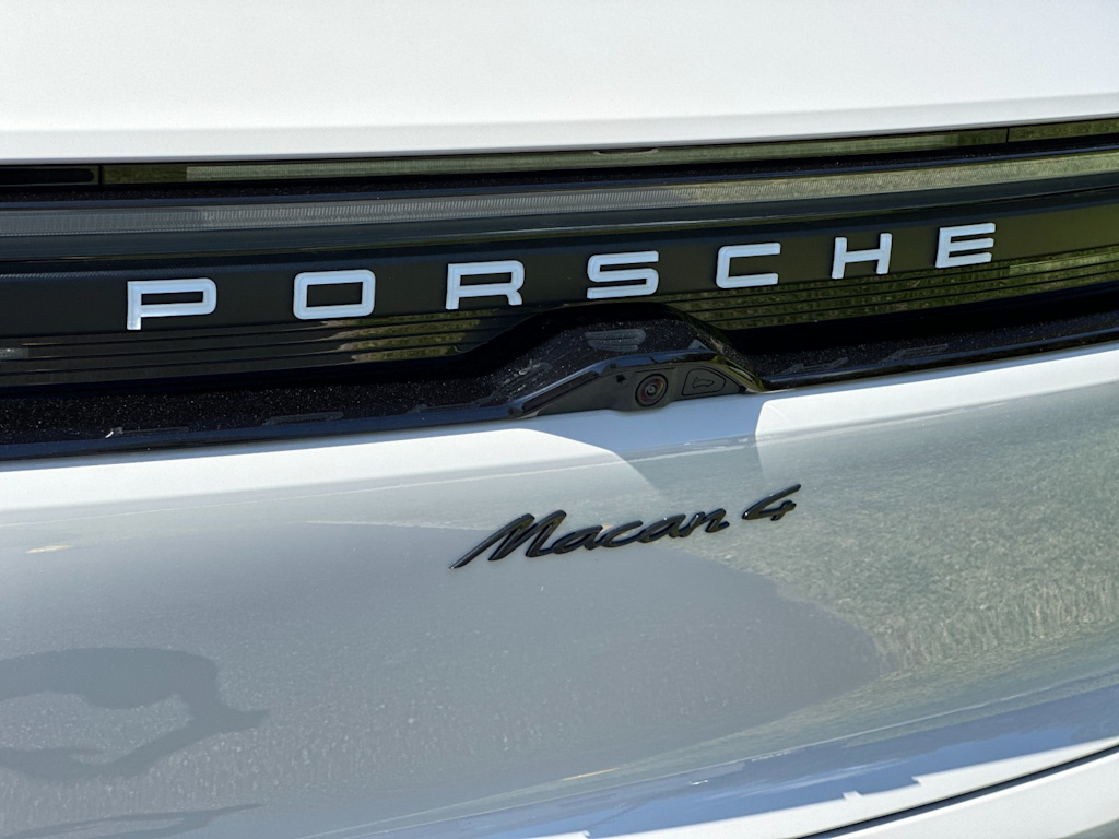 Thumbnail: 2026 Porsche Macan - 6