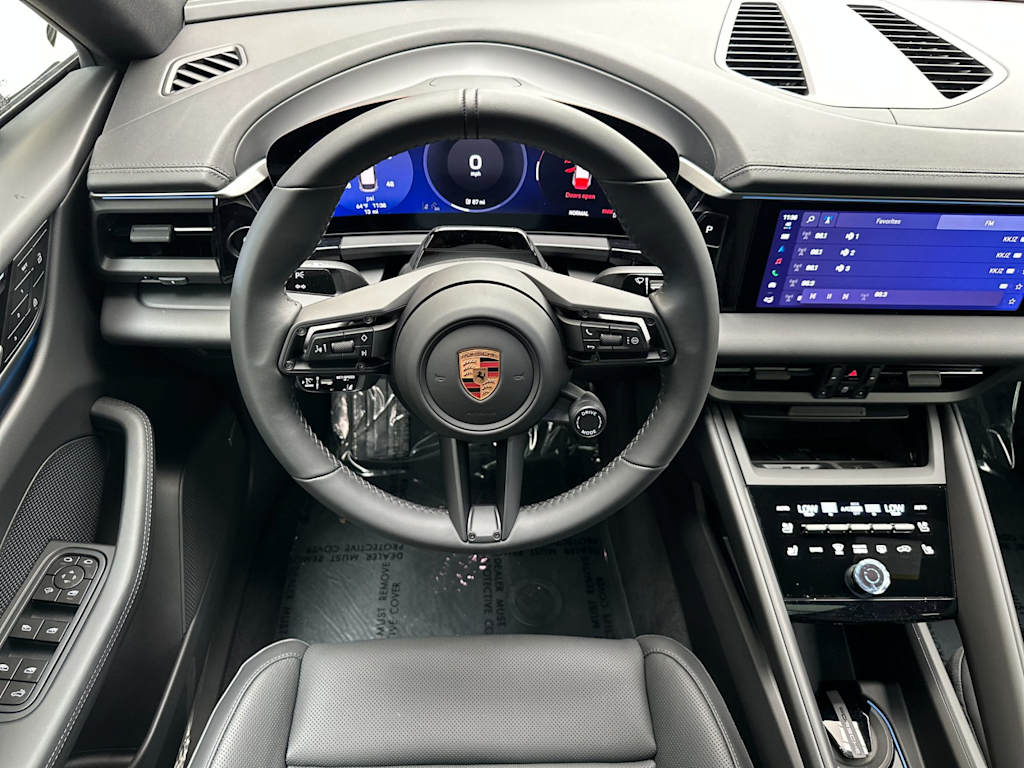 Thumbnail: 2026 Porsche Macan - 8