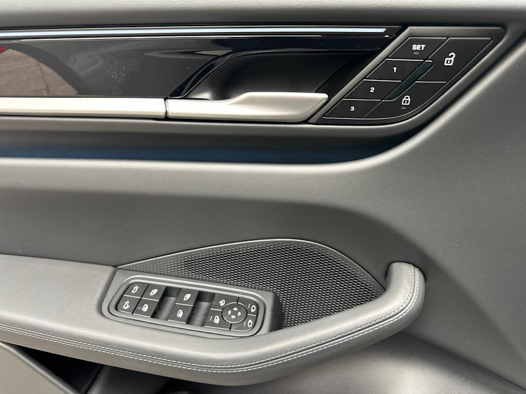 Thumbnail: 2026 Porsche Macan - 22