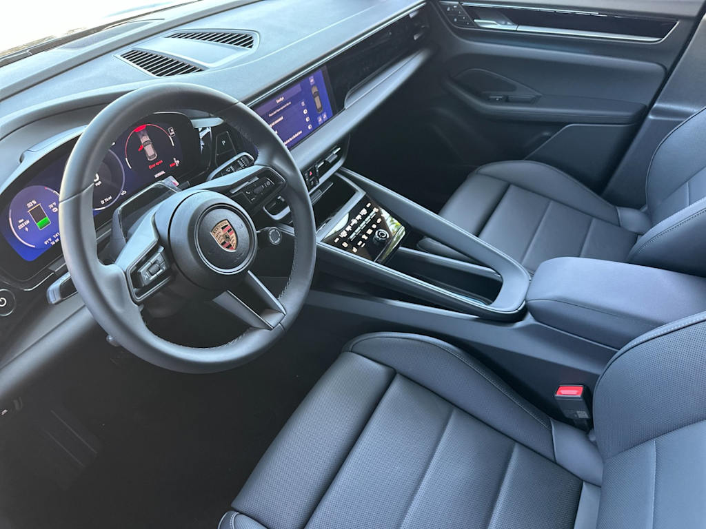 Thumbnail: 2026 Porsche Macan - 2