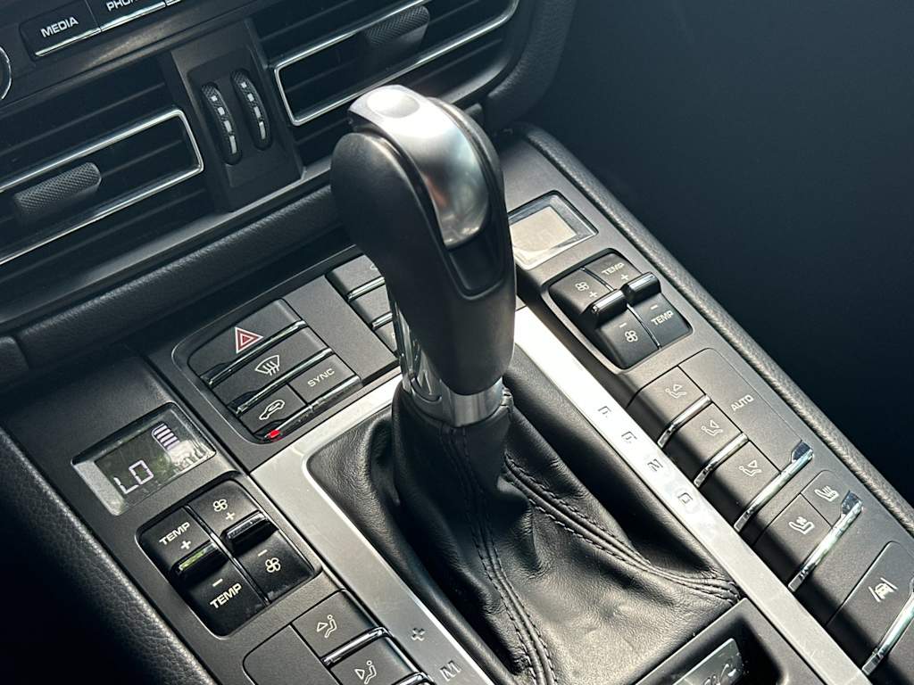 Thumbnail: 2021 Porsche Macan - 29