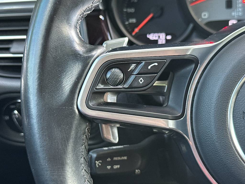 Thumbnail: 2021 Porsche Macan - 30