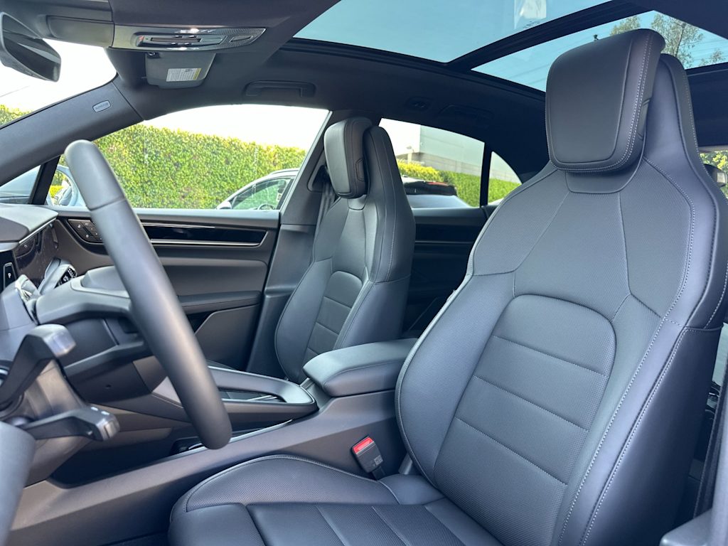 Thumbnail: 2026 Porsche Macan - 9