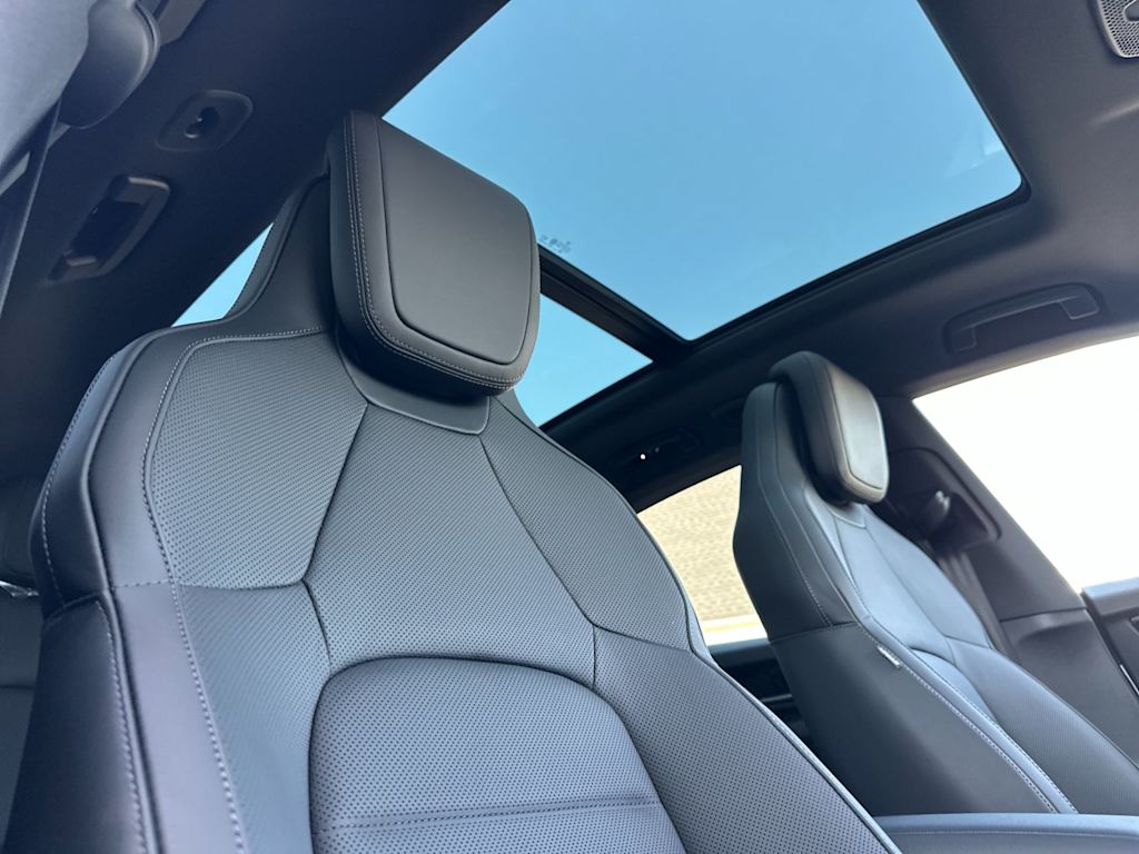 Thumbnail: 2026 Porsche Macan - 21