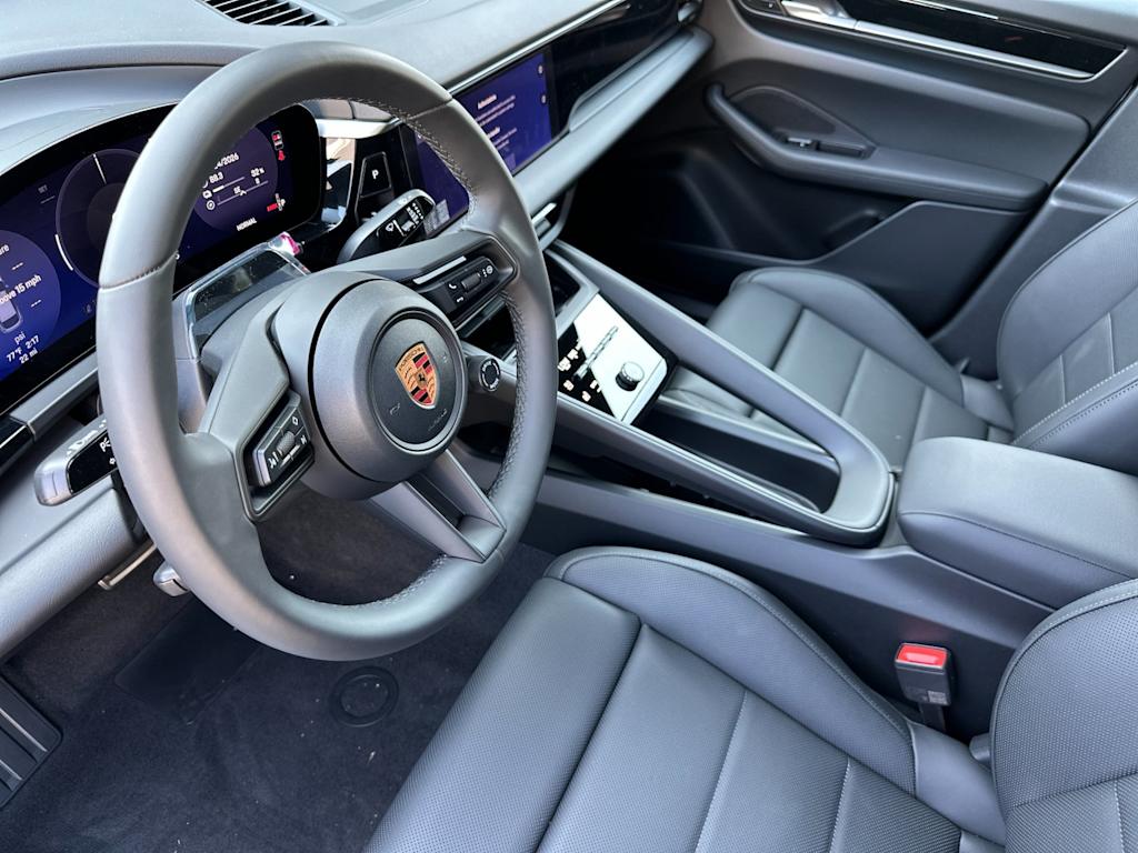 Thumbnail: 2026 Porsche Macan - 2