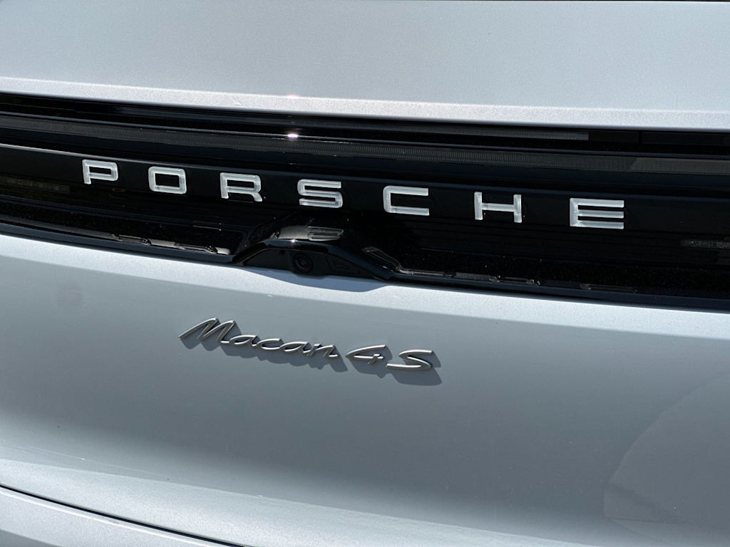 Thumbnail: 2026 Porsche Macan - 6