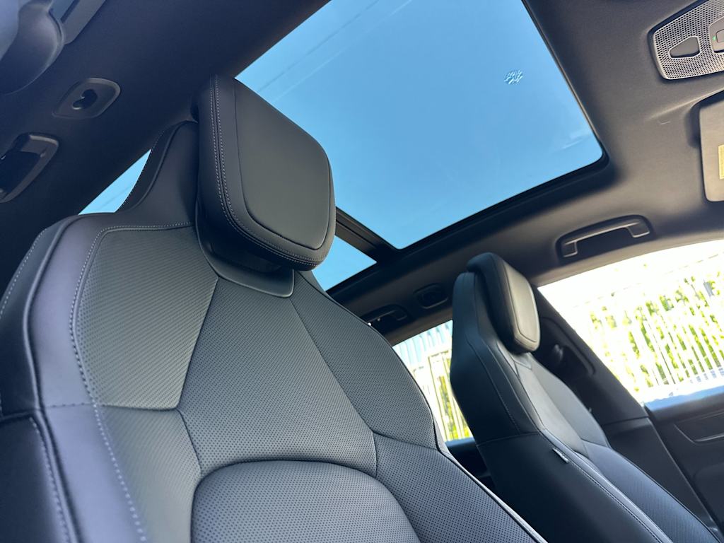Thumbnail: 2026 Porsche Macan - 23