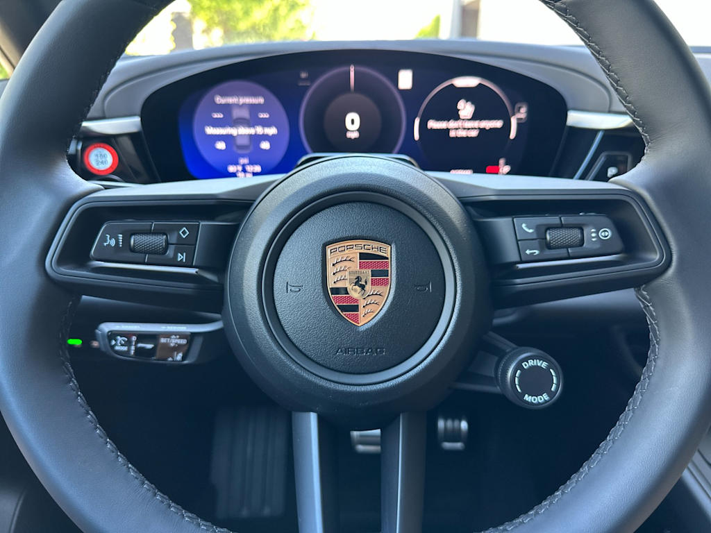 Thumbnail: 2026 Porsche Macan - 31