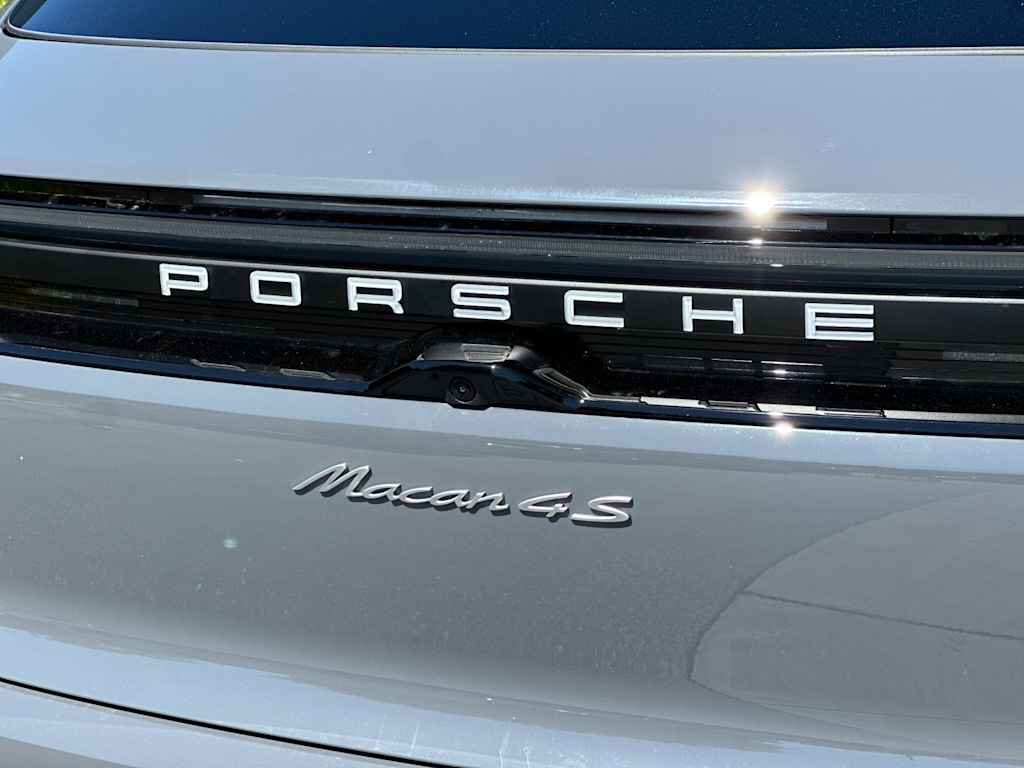 Thumbnail: 2026 Porsche Macan - 6