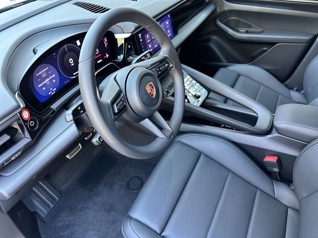 Thumbnail: 2026 Porsche Macan - 2