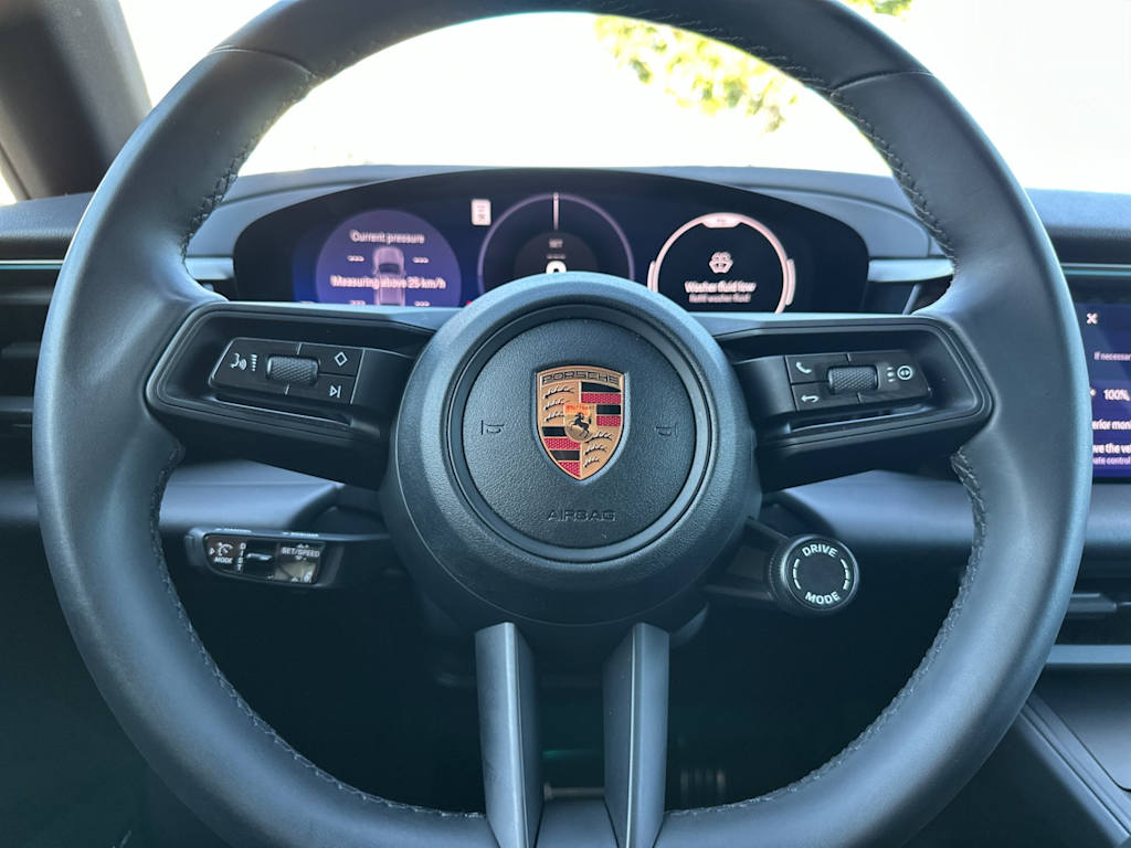 Thumbnail: 2025 Porsche Macan - 31