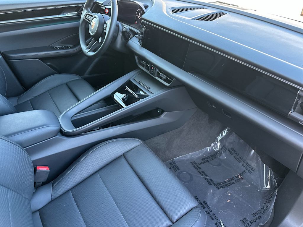 Thumbnail: 2025 Porsche Macan - 13