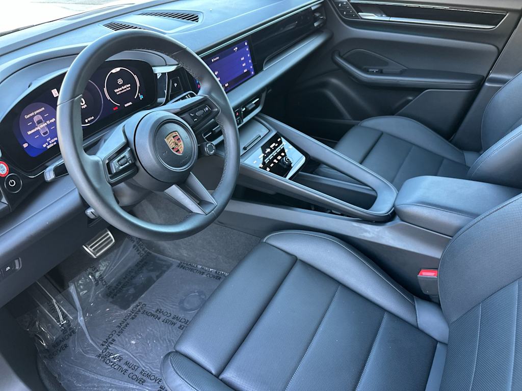 Thumbnail: 2025 Porsche Macan - 2