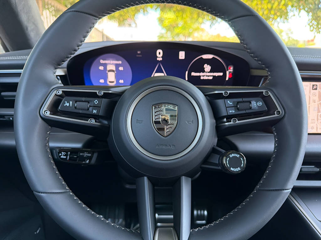 Thumbnail: 2026 Porsche Macan - 13